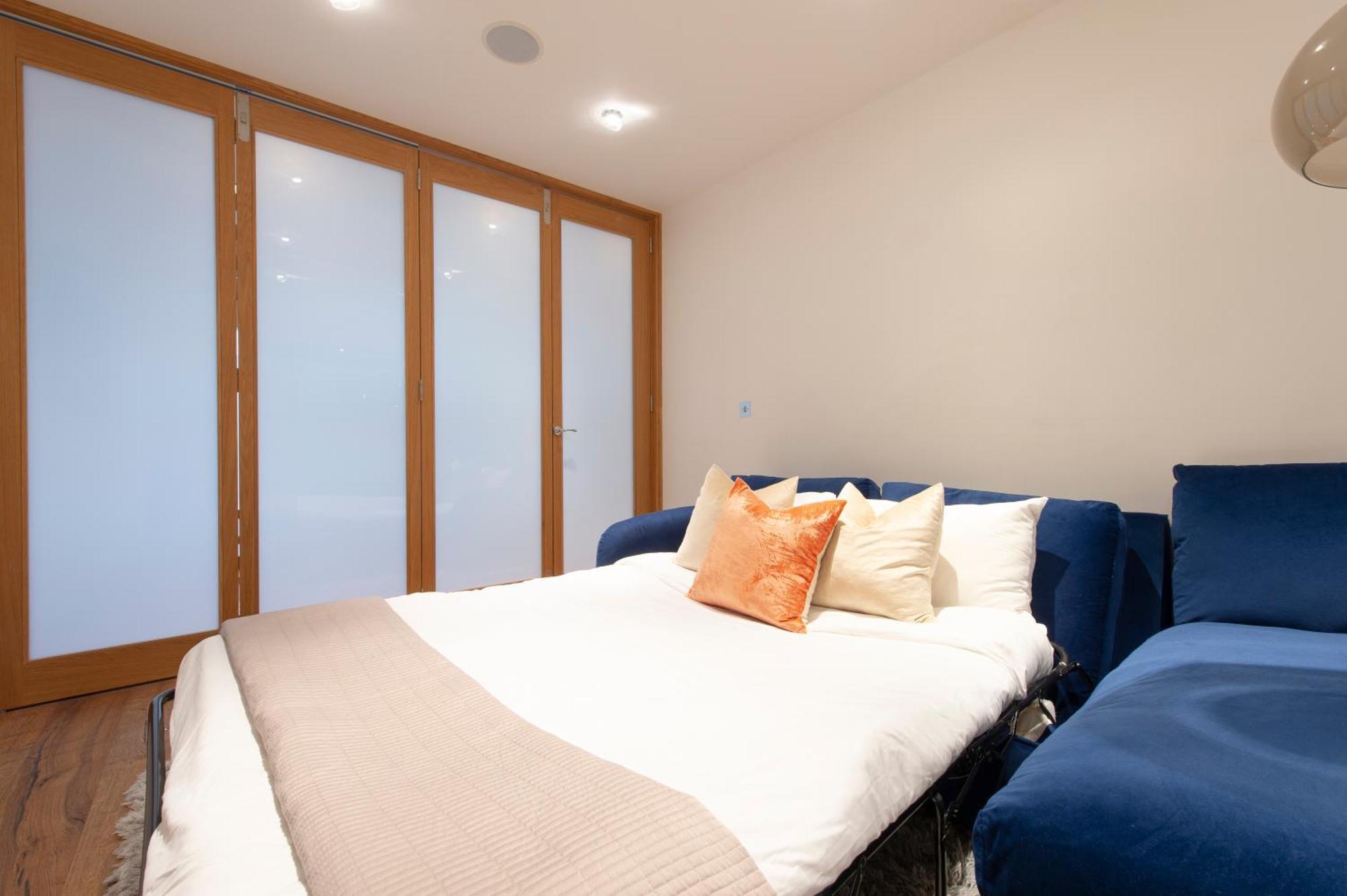 Appartamento Soho Harmony Haven: Chic 2-bed, 2-bath Urban Retreat