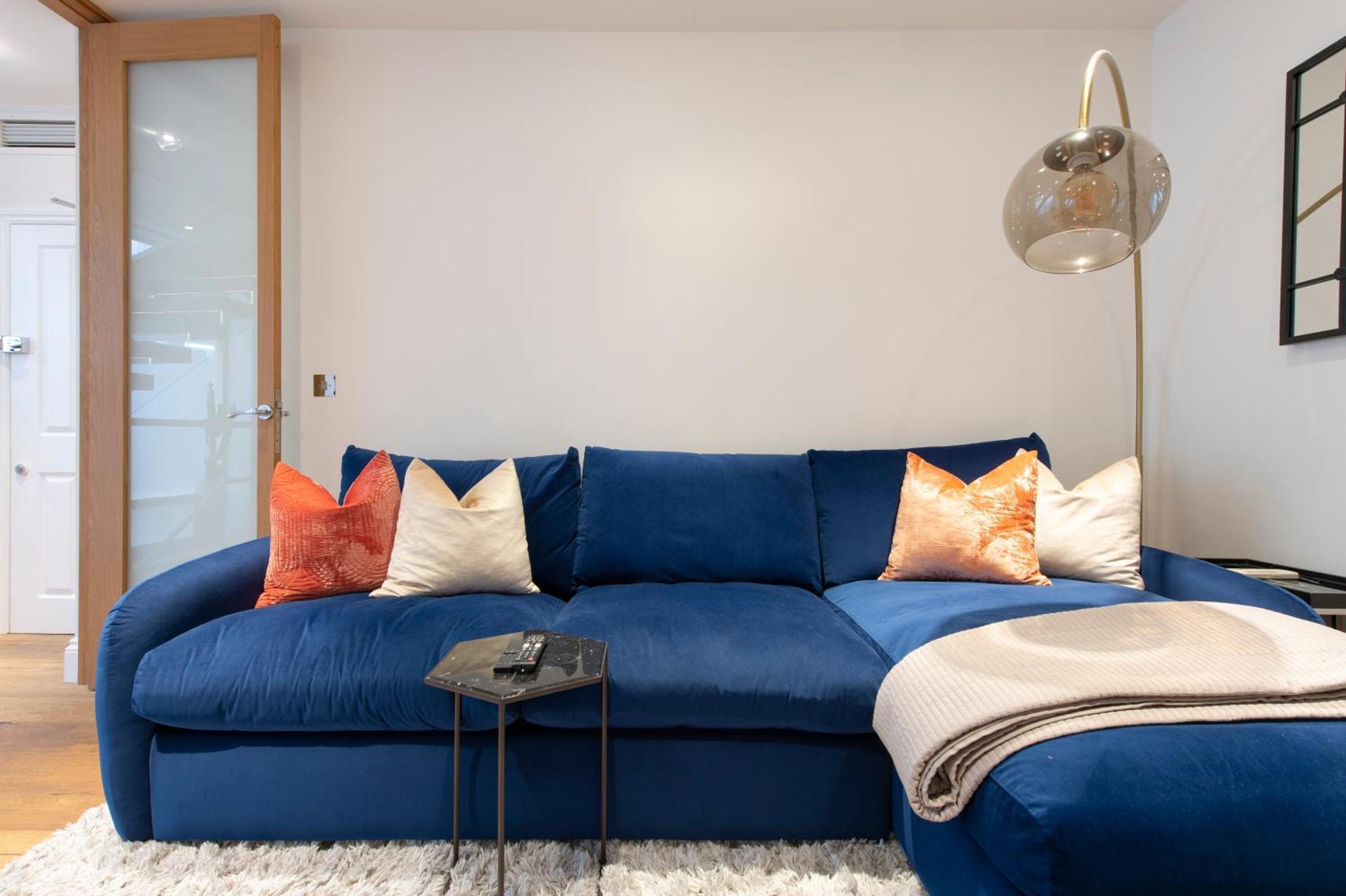 Soho Harmony Haven: Chic 2-bed, 2-bath Urban Retreat Londra